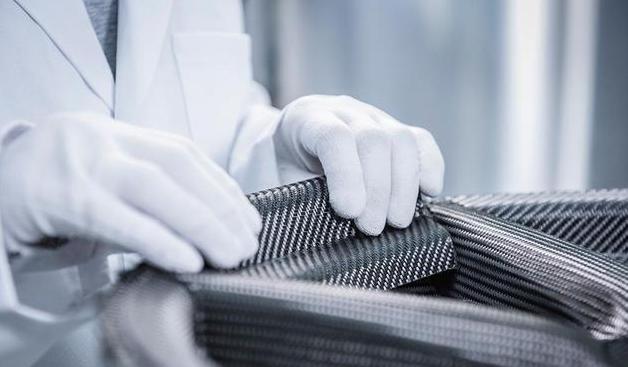 make a carbon fiber bike wheel